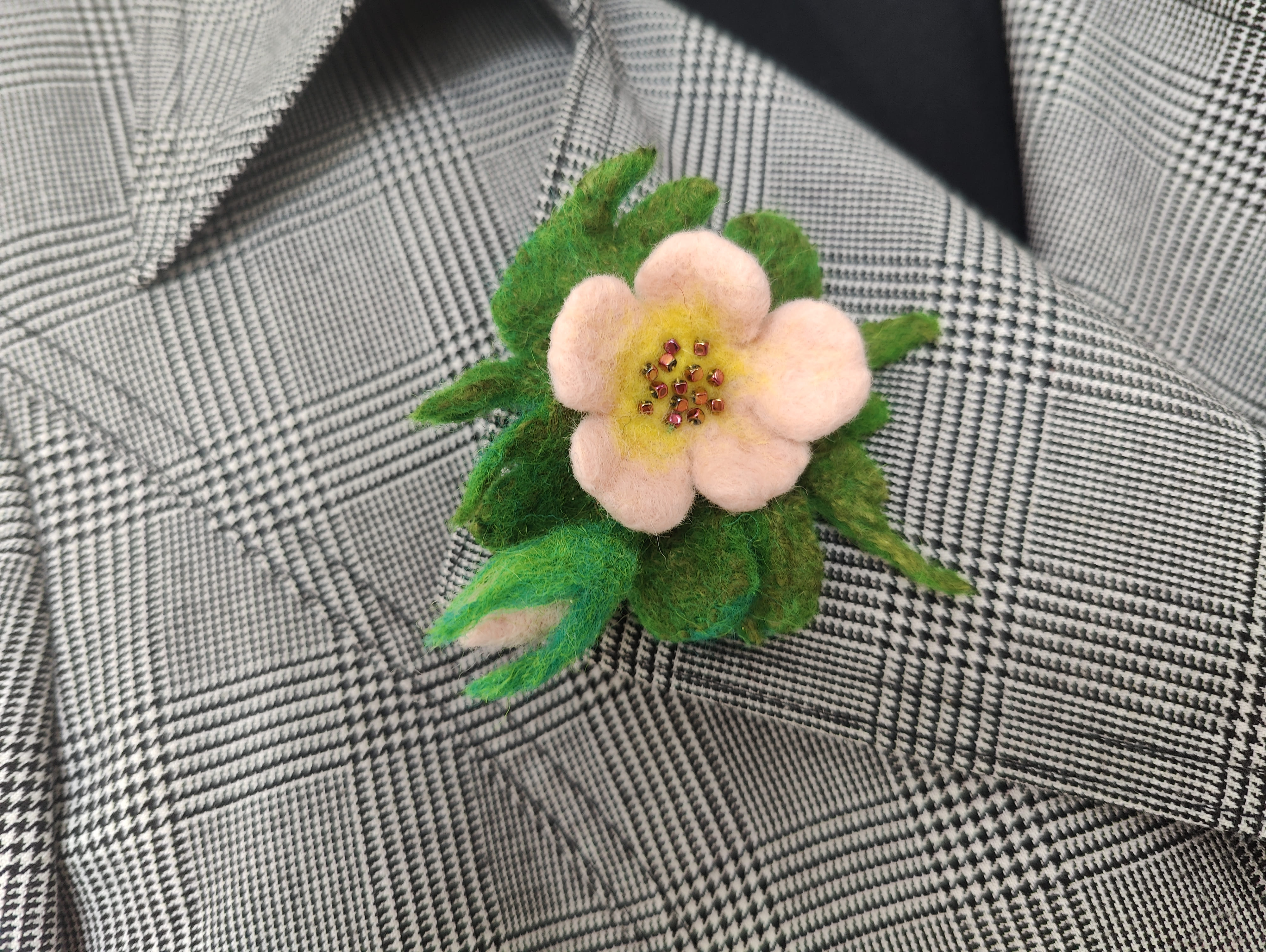 Брошка "Цвят"