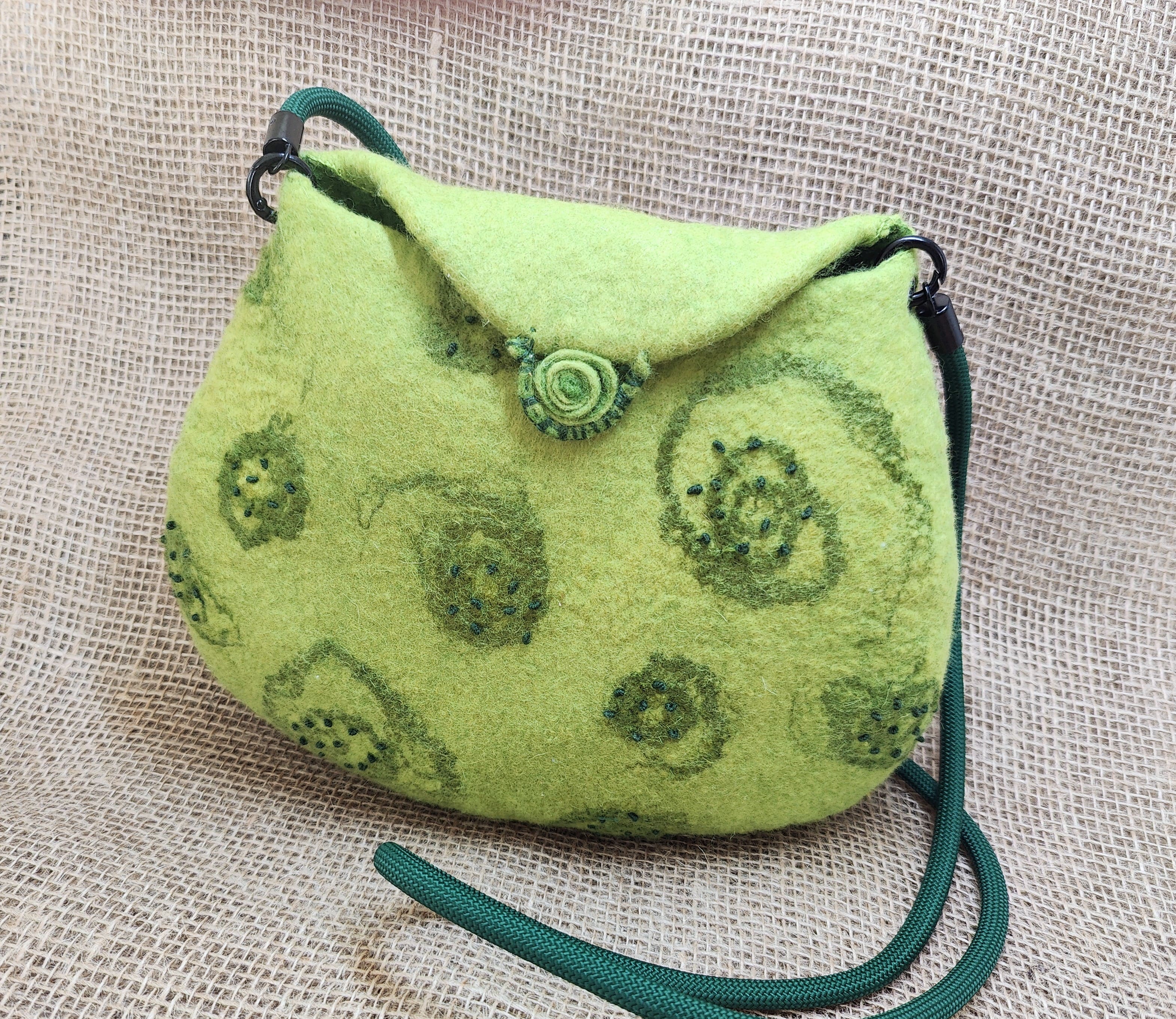 Зелена чанта