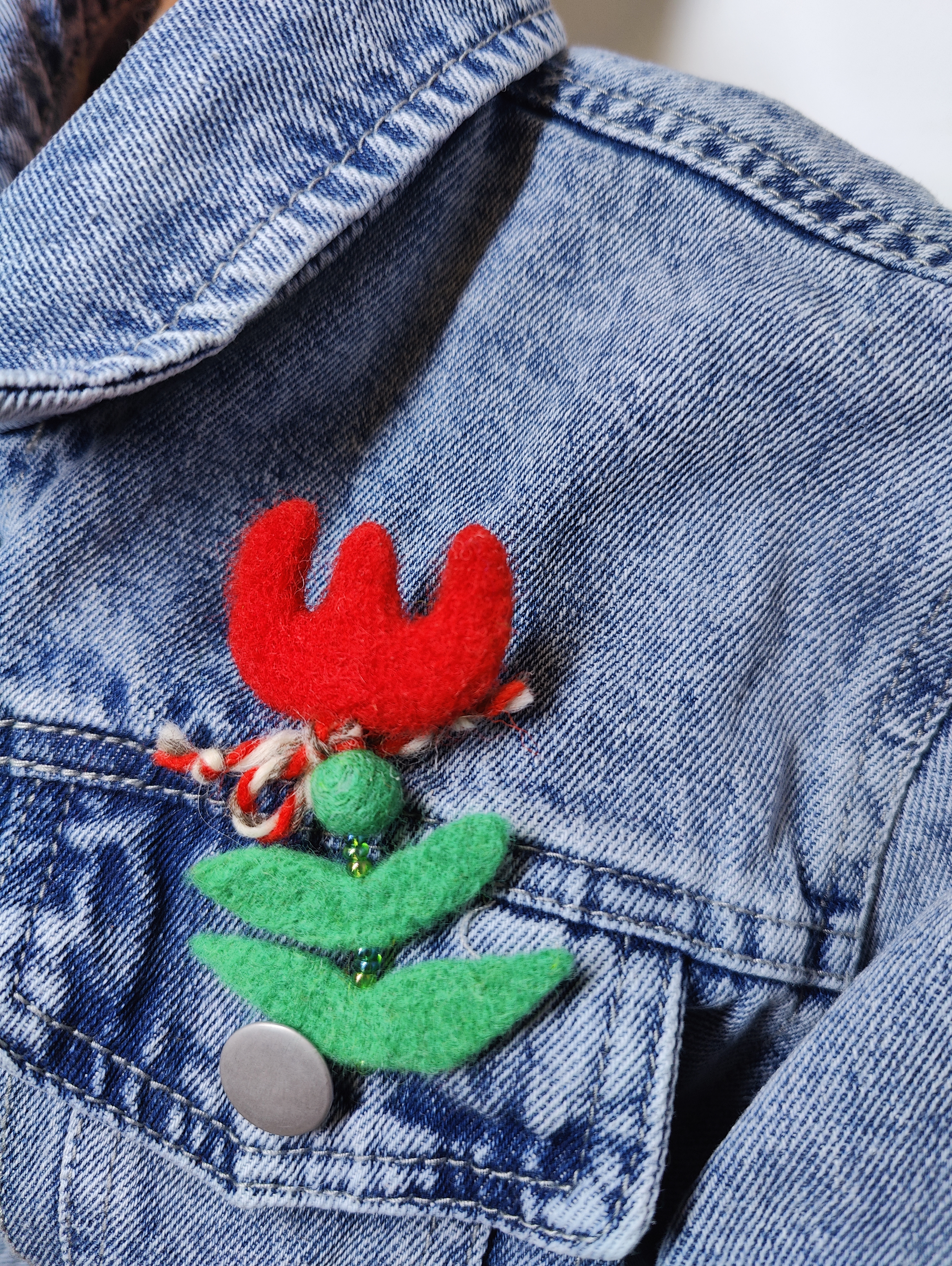 Брошка лале